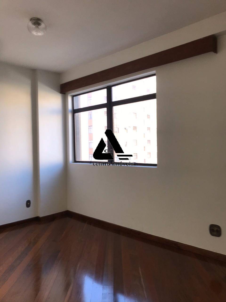 Apartamento para alugar com 3 quartos, 84m² - Foto 4