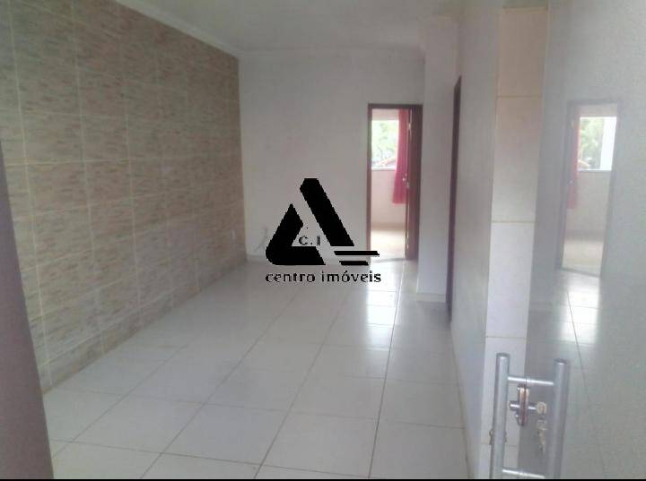 Casa à venda com 3 quartos, 100m² - Foto 1