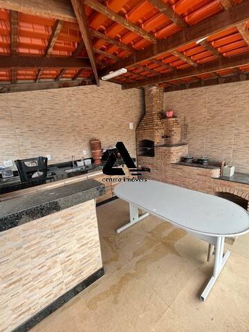 Casa à venda com 3 quartos, 192m² - Foto 1