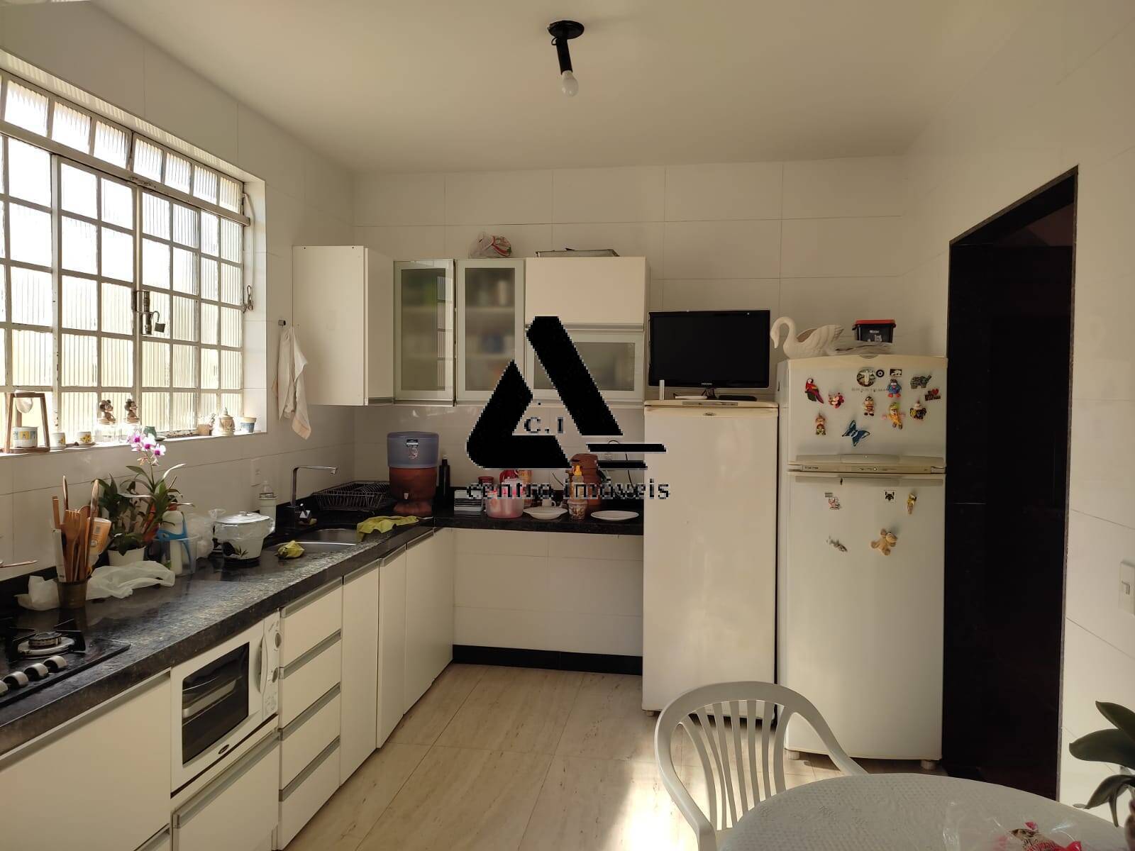 Casa à venda com 4 quartos, 271m² - Foto 18