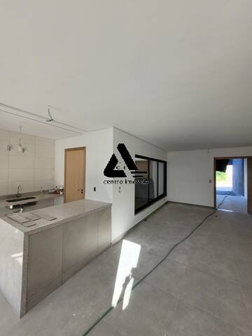 Casa à venda com 3 quartos, 145m² - Foto 1