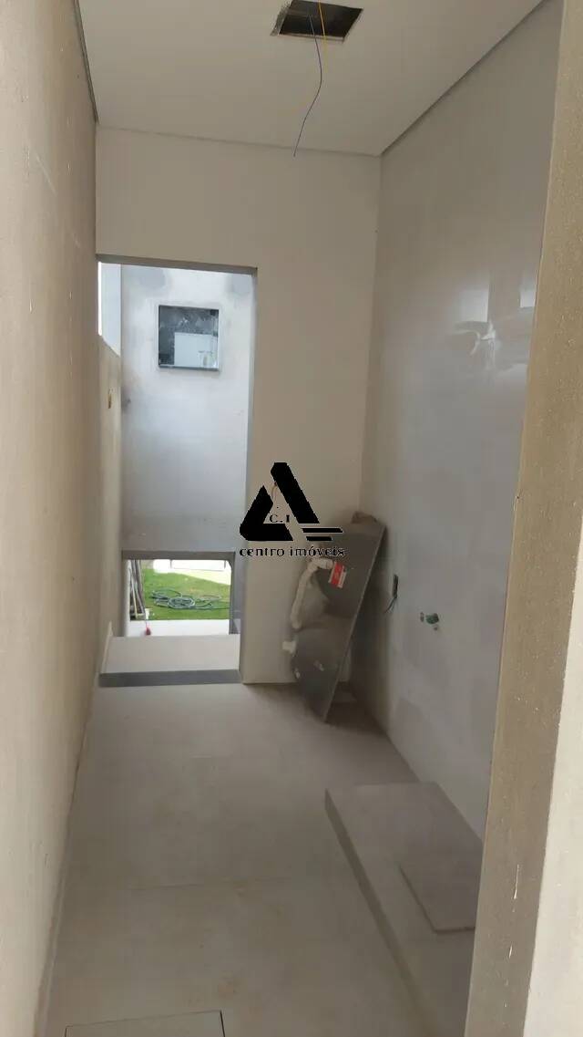 Casa à venda com 3 quartos, 200m² - Foto 16