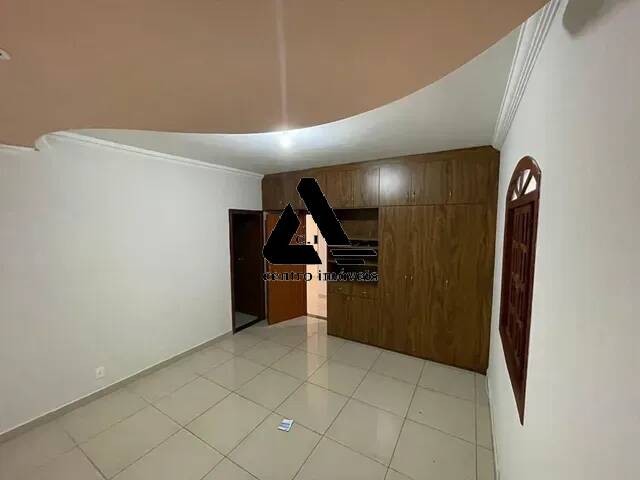 Casa à venda com 4 quartos, 360m² - Foto 4